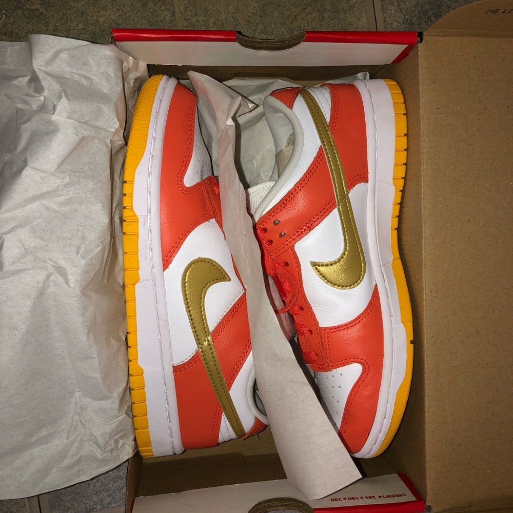 Brand New Dunks Wmns size 6.5